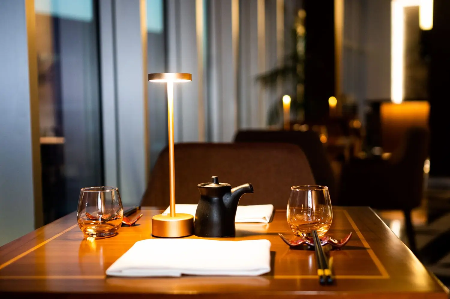 Elegant restaurant interior at Santaviqueplate