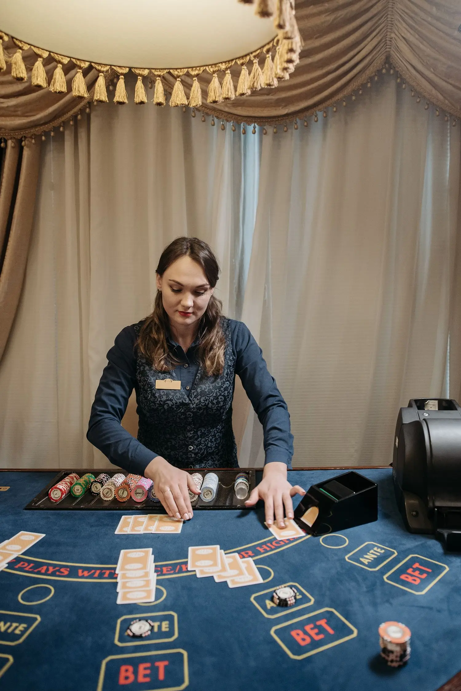 Dealer managing table